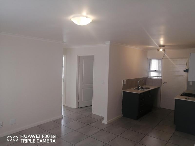 To Let 2 Bedroom Property for Rent in Heathfield Western Cape